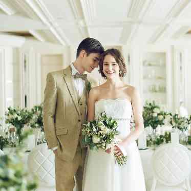 アンジェリオン オ プラザ ＴＯＫＹＯ 装花やクロスを変えるだけで雰囲気を変えられるのが白基調の空間が花嫁に人気の理由