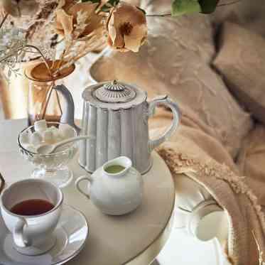 アンジェリオン オ プラザ TOKYO/エスクリウェディング リラックスした雰囲気のなかでパーティを楽しみたいカップルに人気コーディネート