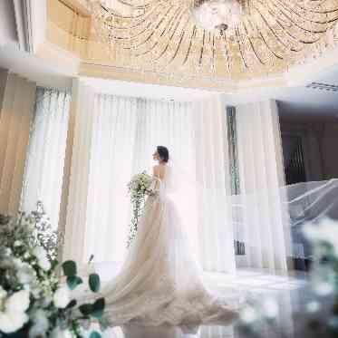 アンジェリオン オ プラザ ＴＯＫＹＯ/エスクリウェディング シンプルながら上質さが際立つチャペル。新郎新婦の姿が自然と引き立つ空間