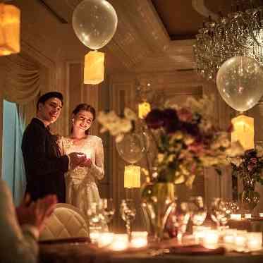 アンジェリオン オ プラザ ＴＯＫＹＯ/エスクリウェディング ナイト限定の光演出が好評。昼とはまったく異なるドラマティックな時間を過ごして