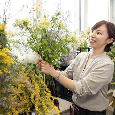 アンジェリオン オ プラザ TOKYO/エスクリウェディング お花の仕入れから開花調整までおこない、二人の理想を形にするフローリストたち