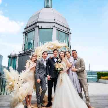 【屋上テラス】挙式後のアフターセレモニーで利用できる。東京の街並みを一望できる