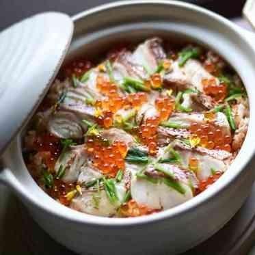 おふたりの出身地のご当地グルメが楽しめる47都道府県ビュッフェもおすすめ