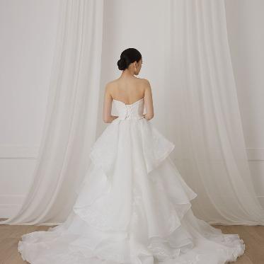 専属ドレスショップ【PRIMACARA】