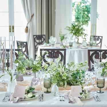 アーフェリーク迎賓館(熊本)/テイクアンドギヴ・ニーズウェディング 白を基調とした会場だからどんな装飾も映えるのが嬉しい。