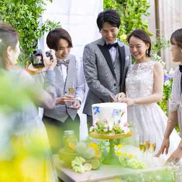 パルスファイブ 木の温もりと自然光、優しい緑に心癒されるチャペル