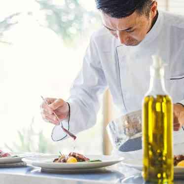パルスファイブ 「手仕込み・手仕上げ」
手間暇を惜しまない本格フルコース料理。