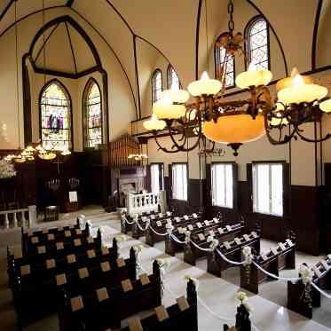 ガーデンベルズ延岡 天井高17m・バージンロード14mの県内最大級の独立型大聖堂