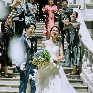 百花籠（ひゃっかろう）-Neo Japanesque Wedding- 憧れの大階段でフラワーシャワー
