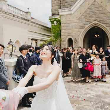 グランドパティオ都城 チャペル前ブーケトスの演出