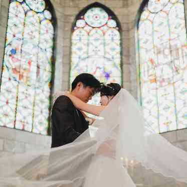 グランドパティオ都城 圧巻のステンドグラス！