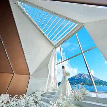 THE BAYSUITE SAKURAJIMA TERRACE(ザベイスイートサクラジマテラス) ダイヤや鉱石を描いた
多面的なデザイン