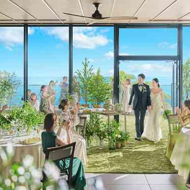 THE BAYSUITE SAKURAJIMA TERRACE（ザベイスイートサクラジマテラス） 天井や床、調度品までウッド調でまとめられた“Terre(テール)”
