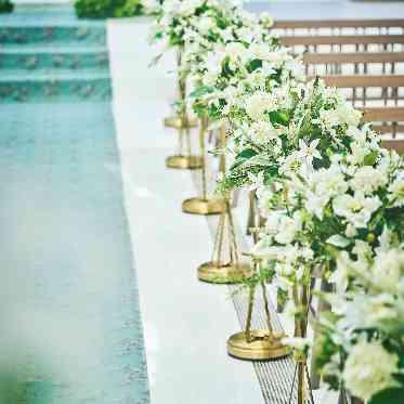 ザ・ピーク プレミアムテラス 水・光・緑の自然と調和したチャペル