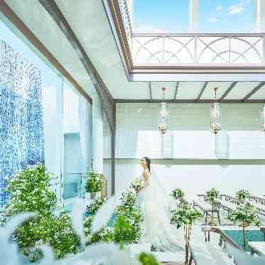 ザ・ピーク プレミアムテラス 洗練されたNEWチャペルは自然光が降り注ぎぬくもりを感じながら過ごす挙式