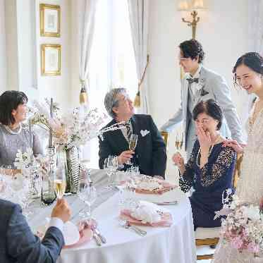 ベイサイド迎賓館(鹿児島)/テイクアンドギヴ・ニーズウェディング 白を基調とした開放的な空間