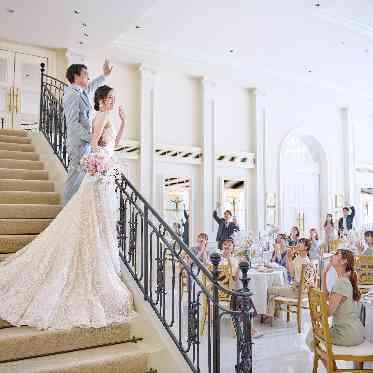 ベイサイド迎賓館(鹿児島)/テイクアンドギヴ・ニーズウェディング 憧れの階段演出