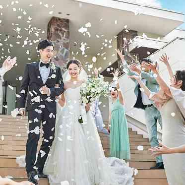 THE MEETS MARINA TERRACE(ザ・ミーツ マリーナテラス) アフターセレモニーは 光がきらめく大階段で