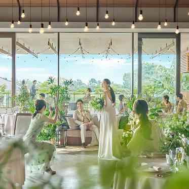 THE MEETS MARINA TERRACE(ザ・ミーツ マリーナテラス) 潮風を感じるオープンテラスを自由に行き来