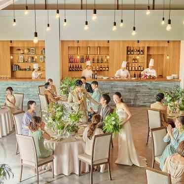 THE MEETS MARINA TERRACE(ザ・ミーツ マリーナテラス) ウッド調の雰囲気と緑広がる会場