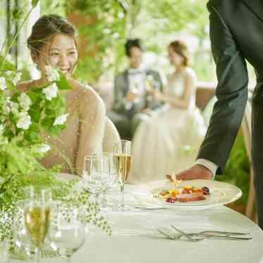 フェアブルーム水戸アメイジングステージ お料理サーブ