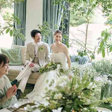 開放感あふれる天井高の空間でゆったり過ごす