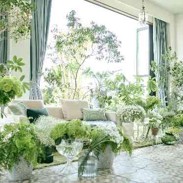 開放感あふれる天井高の空間でゆったり過ごす