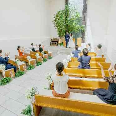 お隣の方との席の間隔は、可能な限り広くご利用いただけるように工夫いたします。