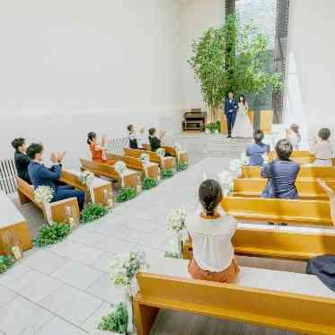 お隣の方との席の間隔は、可能な限り広くご利用いただけるように工夫いたします。