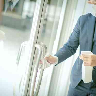 各施設は、こまめな清掃・消毒を実施し、衛生管理を徹底いたします。