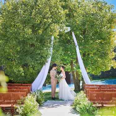 ブランレヴュー宇都宮 アクアテラス 広大なガーデンでのアットホームなガーデン挙式