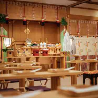 名古屋東急ホテル 参道を抜けると檜の優しい空間が広がります。