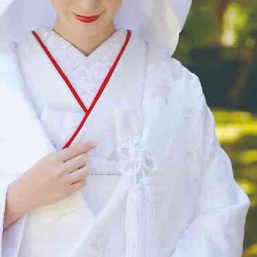 名古屋東急ホテル 喜びと幸せに満ちた花嫁様の門出を祝うのにふさわしい白無垢です。