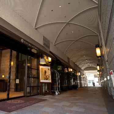 ジ オリエント 神戸・旧居留地(旧オリエンタルホテル) 居留地の街並みから続くコリドール