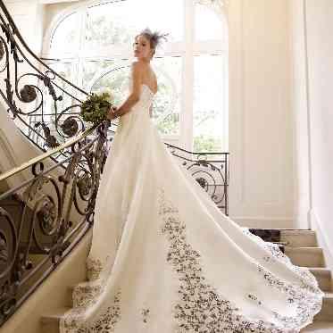 The Place of Tokyo(ザ プレイス オブ トウキョウ) 提携するドレスショップ「FOUR SIS & CO」