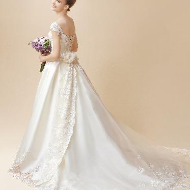 The Place of Tokyo(ザ プレイス オブ トウキョウ) 提携するドレスショップ「FOUR SIS & CO」