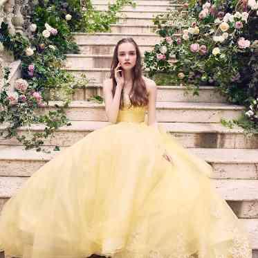 提携するドレスショップ「FOUR SIS & CO」