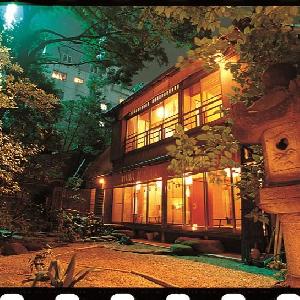 神楽家 (かぐらや) 都会の謙遜を忘れさせる佇まい