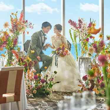 ノートルダム神戸/FIVESTAR WEDDING 青とオレンジのコントラストが綺麗にうつります