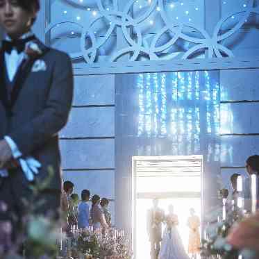 海をモチーフにした大聖堂で神聖な空気の中挙式体験が叶う