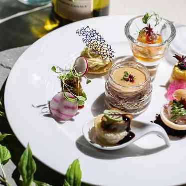 ノートルダム神戸/FIVESTAR WEDDING シェフ渾身の料理はゲストに好評!幅広い世代が楽しめるよう工夫された料理を味わって