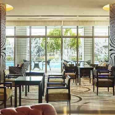 ゲストがどんなに早く着いても安心の広々としたラウンジ。充実の付帯設備もチェック◎