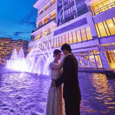 ここでしか体験できない圧巻の噴水ショーはふたりの想い出に彩りを添える