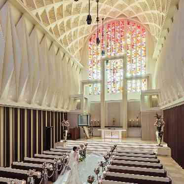 ノートルダム神戸/FIVESTAR WEDDING 2つの大聖堂はどちらも個性的な魅力。どちらも素敵で選べないという花嫁多数!