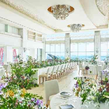 ナチュラルでどんなコーディネートも合わせやすい人気会場