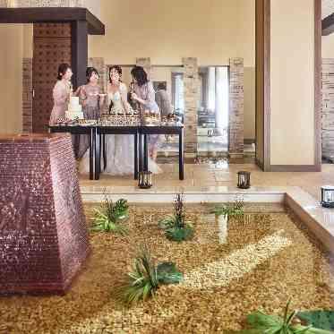 ノートルダム神戸/FIVESTAR WEDDING 各会場には贅沢なプライベートラウンジが隣接。デザインの違いを楽しんで！