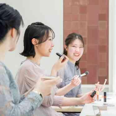 ノートルダム神戸/FIVESTAR WEDDING ドレッサーもご準備しておりゲスト様も自由にご利用いただけます