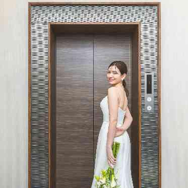 ノートルダム神戸/FIVESTAR WEDDING 花嫁専用エレベーターも完備
当日ゲストの方とバッティングしないような設備をご用意