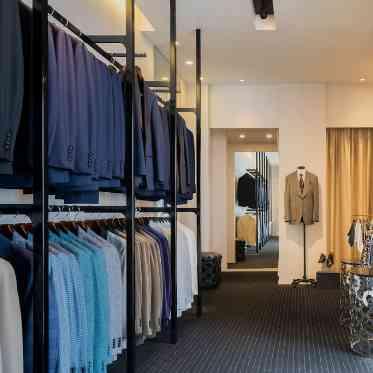 ノートルダム神戸/FIVESTAR WEDDING タキシードサロンも館内に完備
打合せがスムーズに