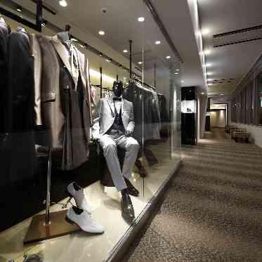 ノートルダム神戸/FIVESTAR WEDDING 新郎様のお打ち合せを行うタキシードサロン